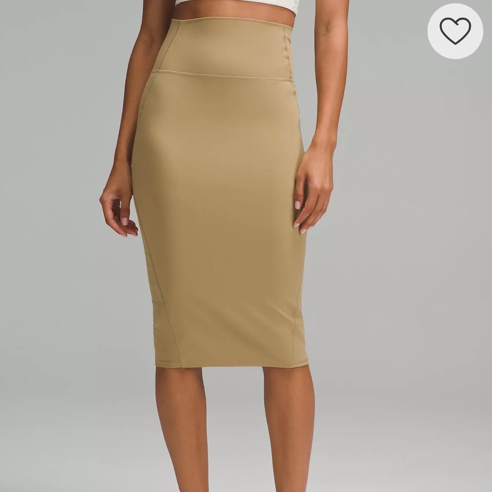 Lululemon Nulu Slim Fit High-Rise skirt in color “Taupetastic”